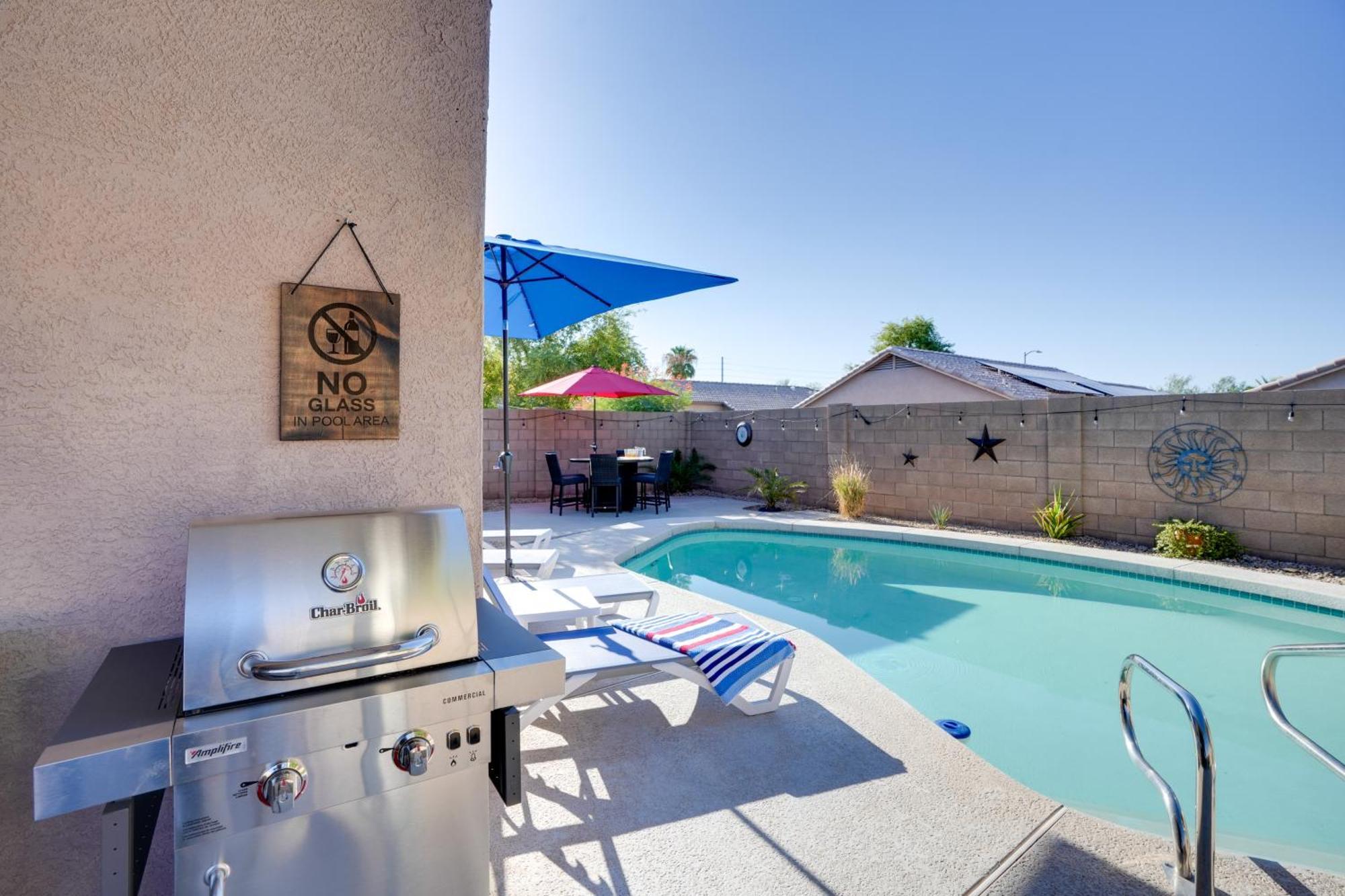 Sunny Surprise Getaway With Private Yard And Pool Villa Kültér fotó