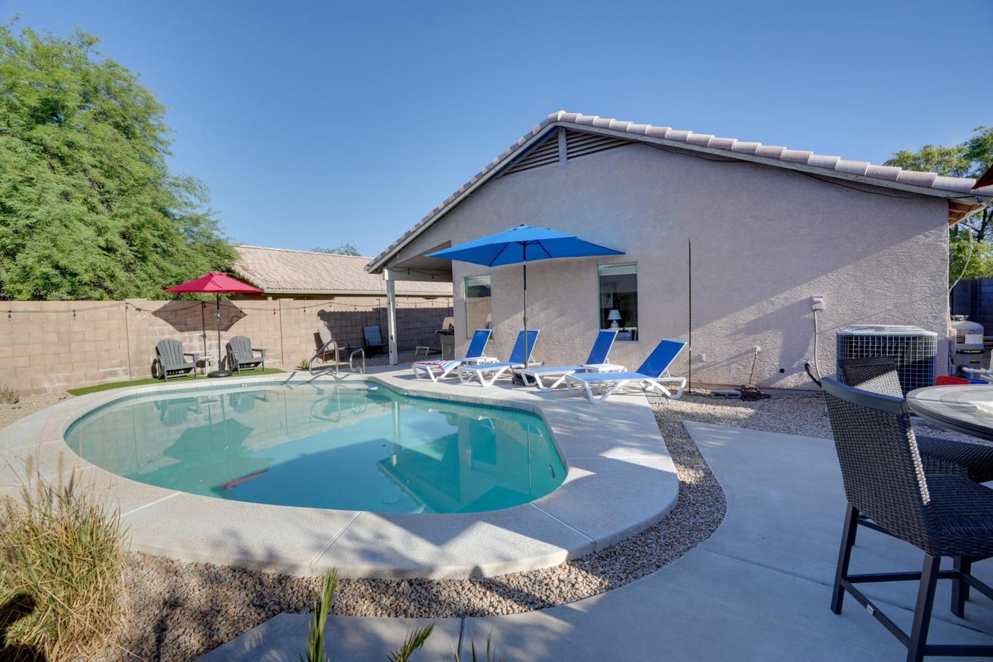 Sunny Surprise Getaway With Private Yard And Pool Villa Kültér fotó