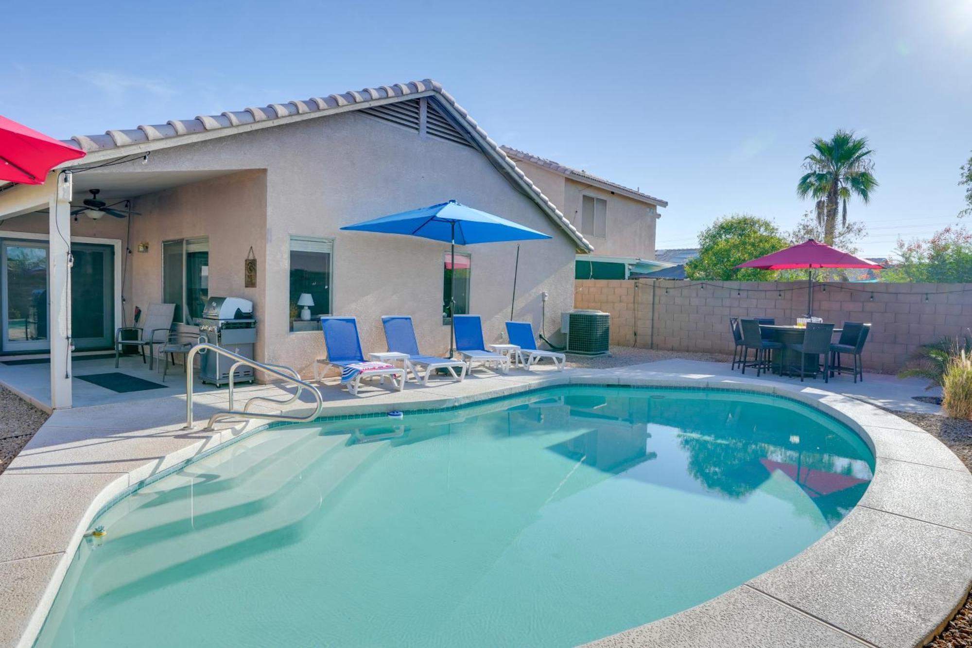 Sunny Surprise Getaway With Private Yard And Pool Villa Kültér fotó