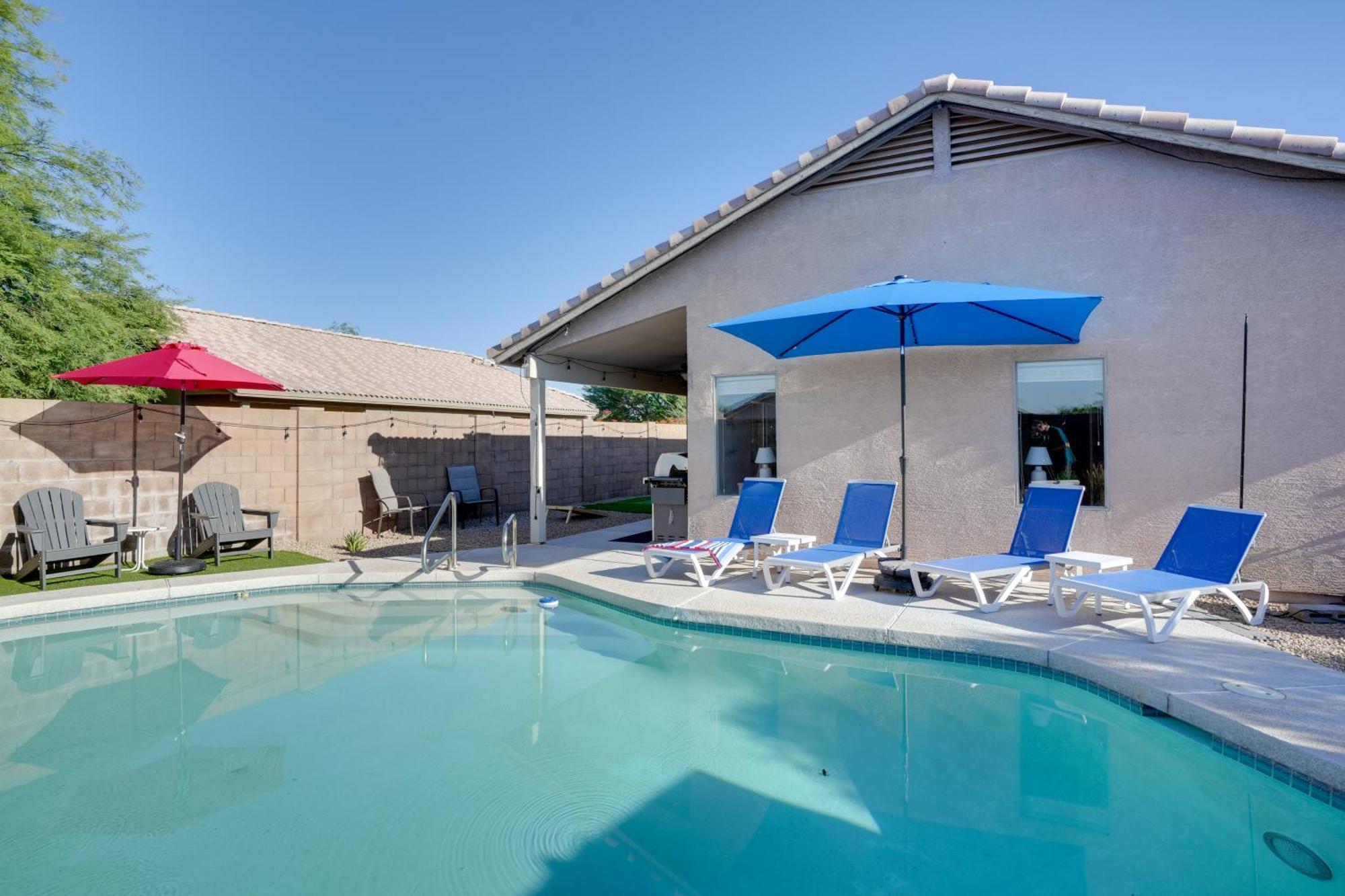 Sunny Surprise Getaway With Private Yard And Pool Villa Kültér fotó